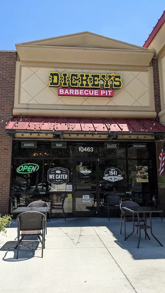 Riverview Welcomes Local Owner as Dickey’s Starts a New Chapter
