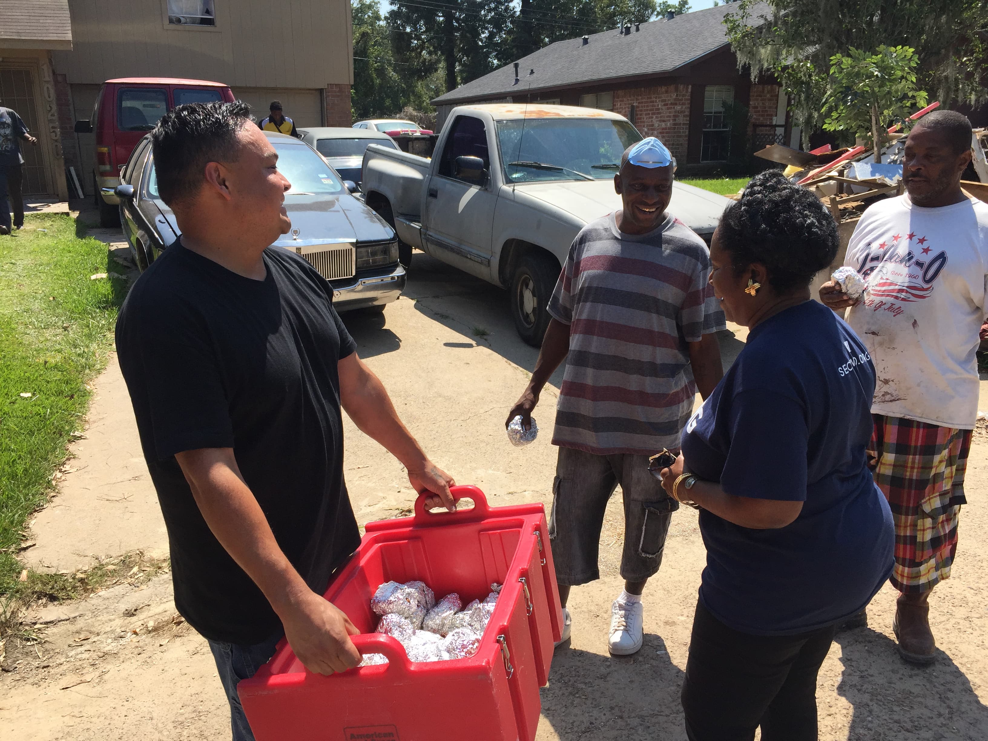 Dickey’s Crew Travels South to Aid Hurricane Harvey Victims