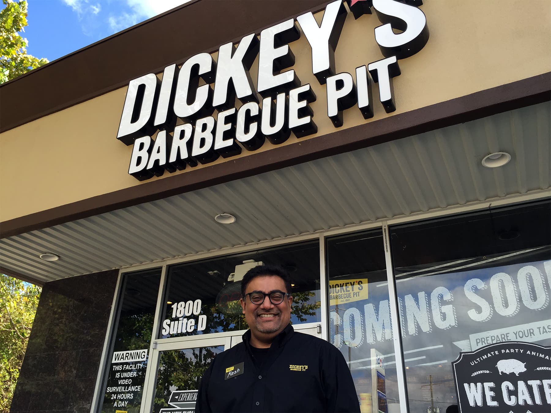 Dickey’s Barbecue Pit Opens in Kingwood, TX and Fires Up the Pit