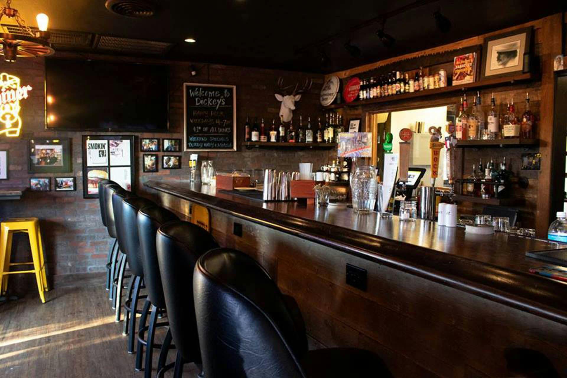 Dickey’s Adds Full-Service Bar at Original Dallas Location